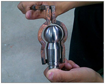 新时代，古老的黄浦江迎来一场开放的盛会。